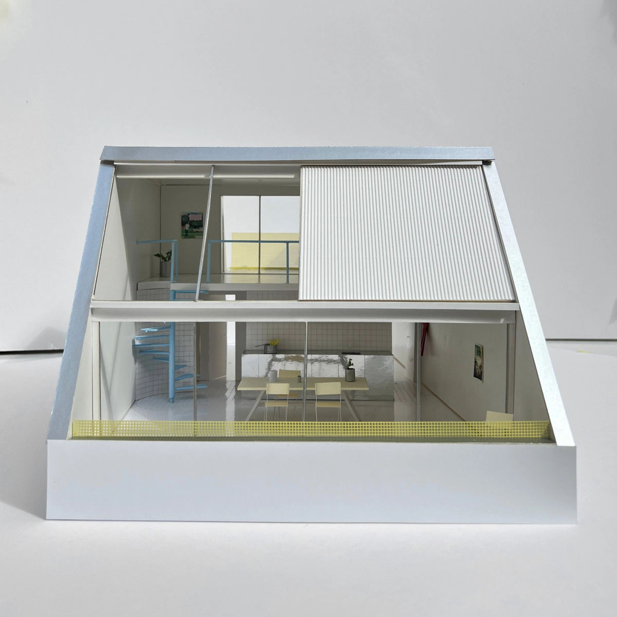 Modellfoto Architekturmodell Berlin Wedding Urbane Architektur Dachstuhl Aufstockung Erweiterung Wohnungsbau Wohnen offen hell lichtdurchflutet